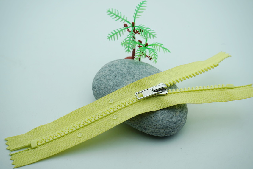  PSS-Water-repellent resin zipper